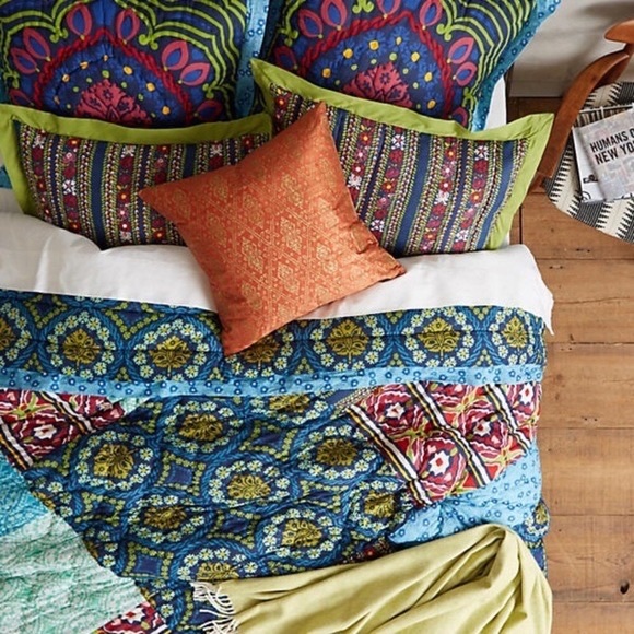 ANTHROPOLOGIE Wildfield Twin Quilt/2 sham covers/ matching bed skirt, EUC, 2009 - Picture 1 of 7